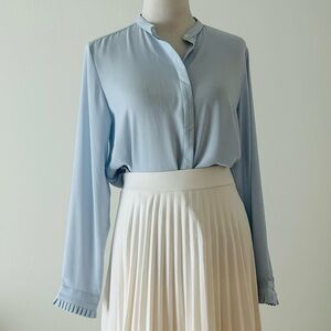 LOFT M Soft Blue button front long sleeve  Blouse